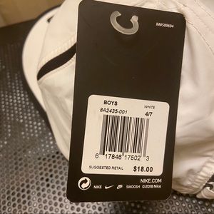 Nike Accessories - 🤪NWT NIKE FEATHERLIGHT HAT🤪 Nike Accessories - 🤪NWT NIKE FEATHERLIGHT HAT🤪